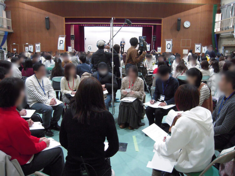 「那古野de婚活」で自己紹介をする男女