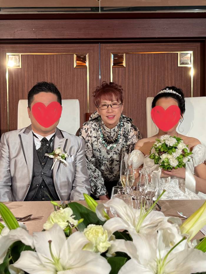 会員様の結婚式に仲人として出席する三輪さん