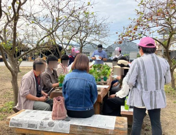 宇城市の婚活イベントでランのワークショップの説明を聞く参加者