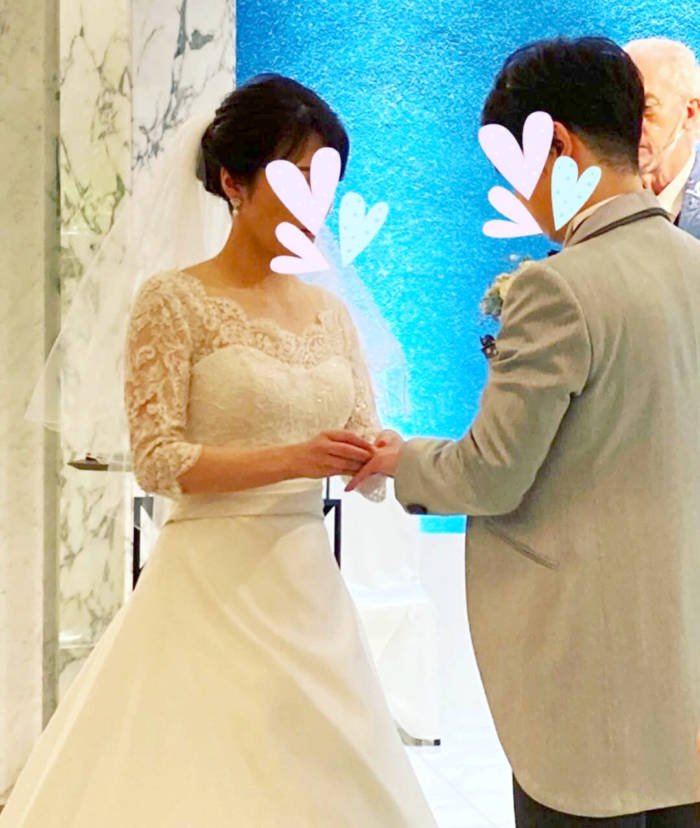 アンマリアージュ結婚相談所で成婚した2人が結婚式をしている様子