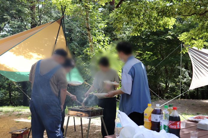 安達郡大玉村の婚活イベントでバーベキューを楽しむ風景