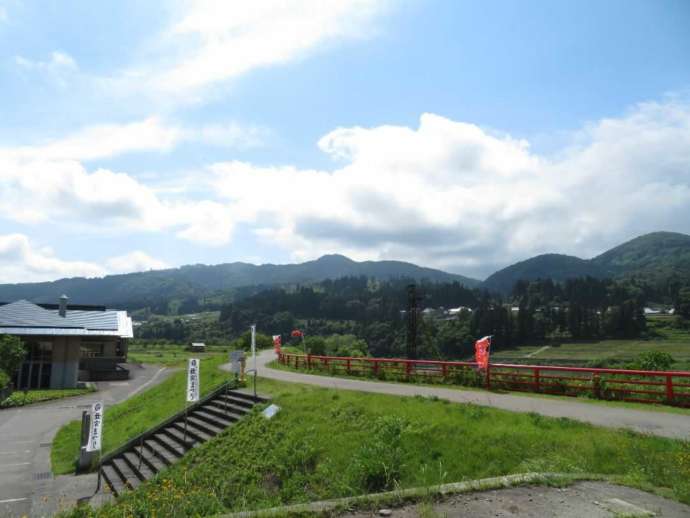 斎藤清美術館横の只見川散歩道の風景