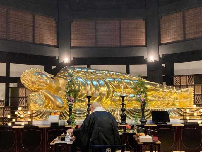 赤岩山光恩寺の涅槃堂内部