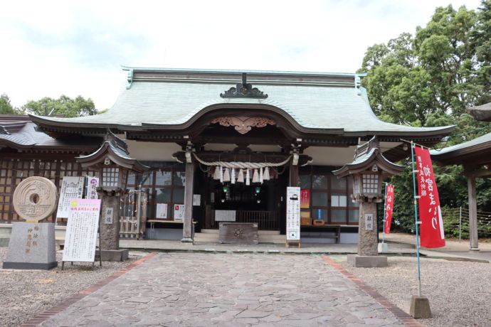 荒尾市にある「四山神社」の外観