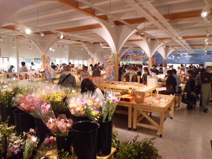 「新鮮市場 浜のうたせ」の店内