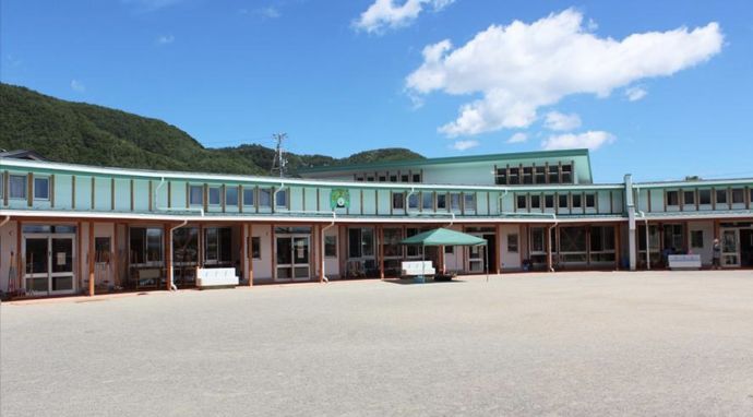 長野県朝日村にある保育園