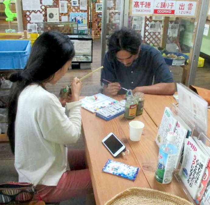 茶臼山高原カエル館で行っているストーンアート体験