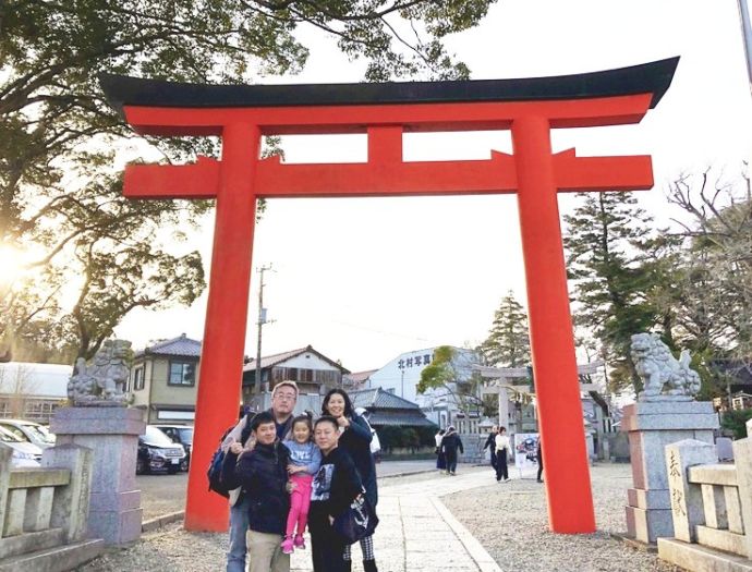 「玉前（たまさき）神社」の朱塗りの鳥居