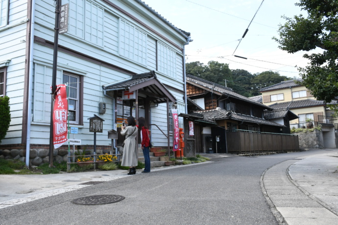 知多市内にある「岡田通り」の様子