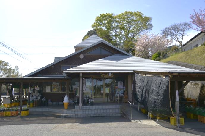 宮崎県五ヶ瀬町にある特産センターごかせの外観