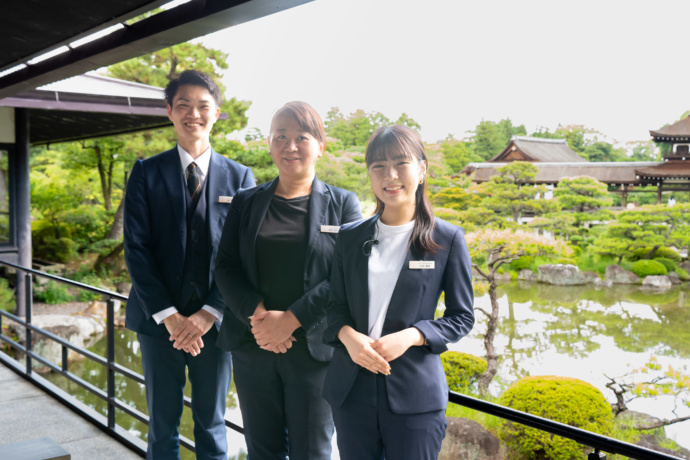 京都市左京区にある平安神宮会館で働くスタッフの方々