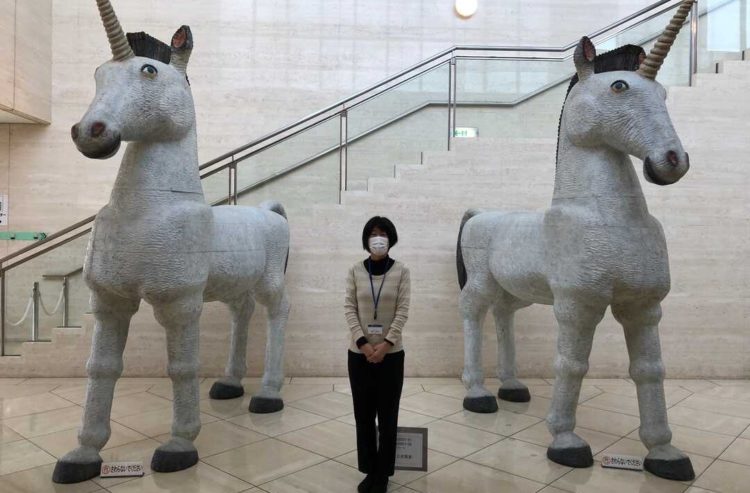 神奈川県の湘南地域にある平塚市美術館の学芸員の安部さん