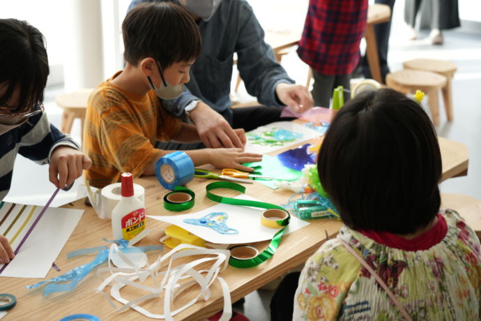 「広島市現代美術館」で開催されるワークショップの様子