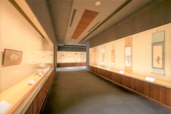 長野県上高井郡にある北斎館の肉筆画展示室