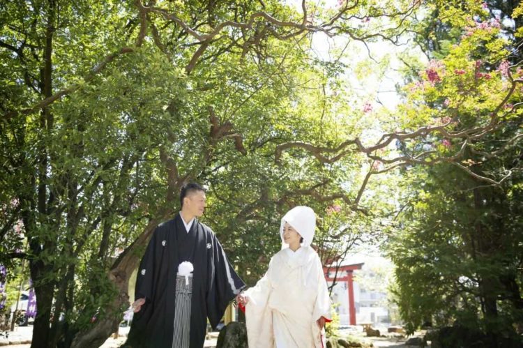 飯野八幡宮の「神前式」での新郎新婦