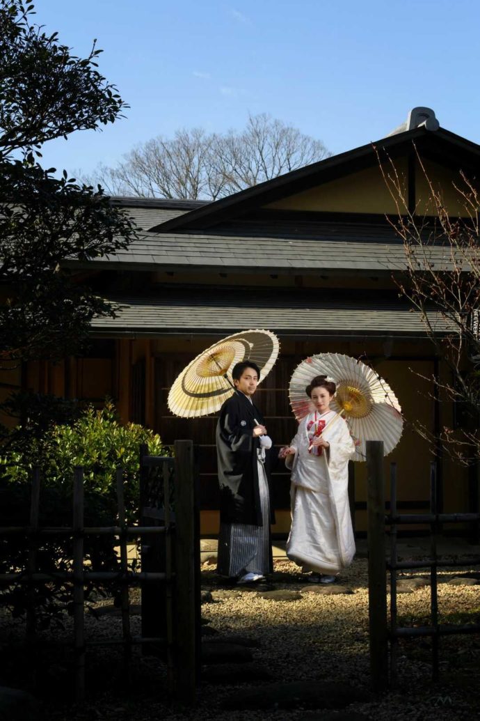 所沢航空記念公園内の日本庭園で撮影した和装でのウェディングフォト