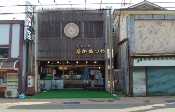 うれいら通り商店街にある菓子店「中松屋」