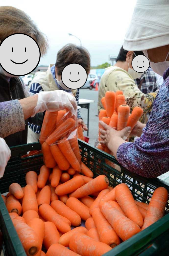 グリーンスパいすみの大感謝祭で行う野菜の詰め放題の様子