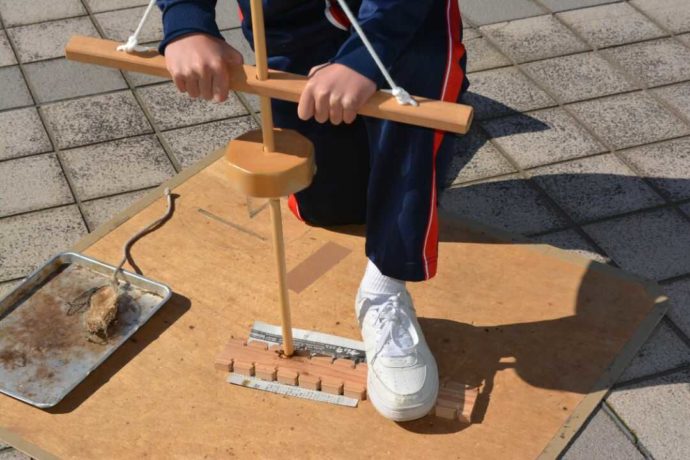 ふるさと考古歴史館の火おこし体験