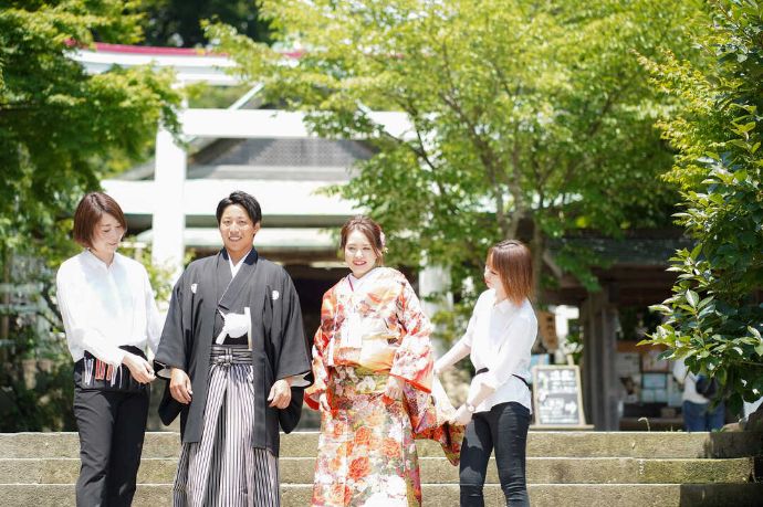 神奈川県鎌倉市にある鎌倉着物スタジオのスタッフと和装ロケーションフォト利用者