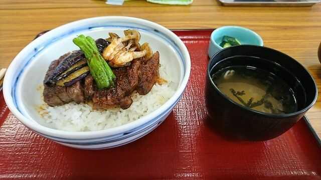 妹背牛温泉ペペル内にある「味処 米里（ベイリー）」で提供するモーモー丼