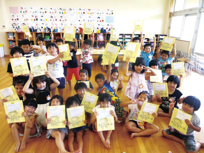 本部町内幼稚園児への毎月の絵本寄贈