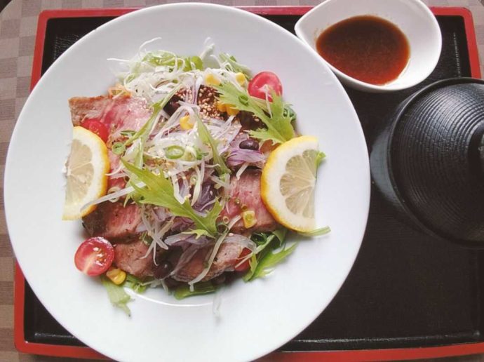 玄南荘で人気のステーキ丼