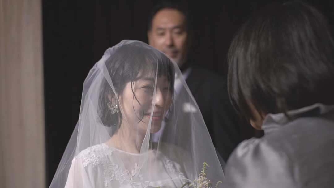 ネオフラッグでWEB結婚式をあげる花嫁