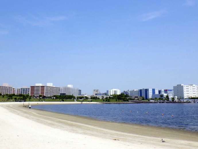 東京都大田区の「大森ふるさとの浜辺公園」にある砂浜