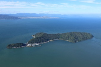 琵琶湖に浮かぶ近江八幡市の沖島