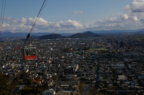 八幡山ロープウェイと近江八幡市街