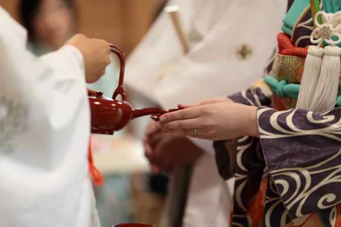 「龍ケ崎 八坂神社」の神前式で行われる三献の儀