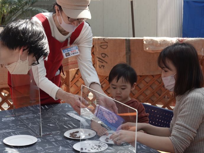 咲くやこの花館の「カカオとコーヒー展」の様子