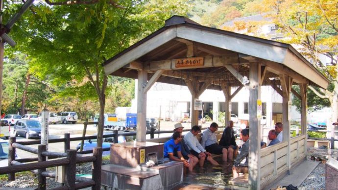 宇奈月公園の一角にある足湯「おもかげ」