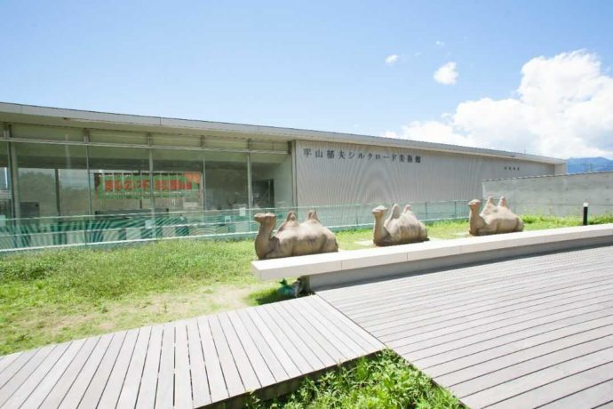 平山郁夫シルクロード美術館屋上のらくだ公園