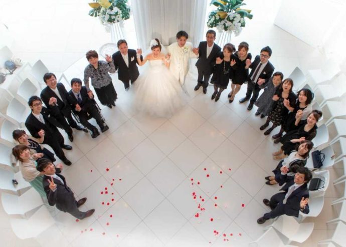 結婚式で撮影したゲストとの集合写真