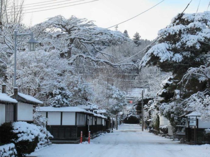 雪が積もった髙倉勝子美術館桜小路