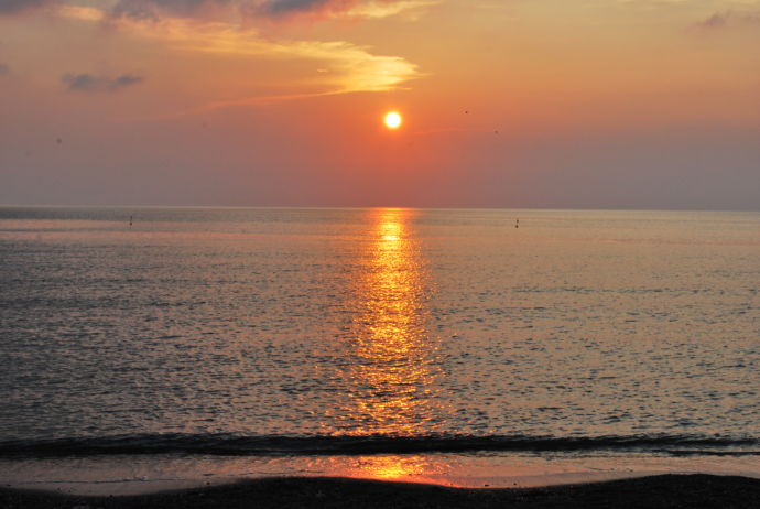 鏡ケ浦から見える夕日