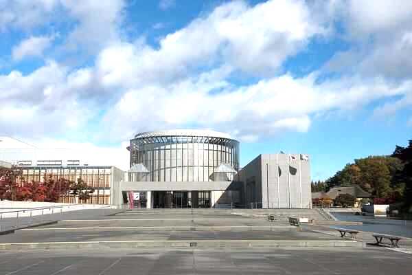 「東北歴史博物館」の外観