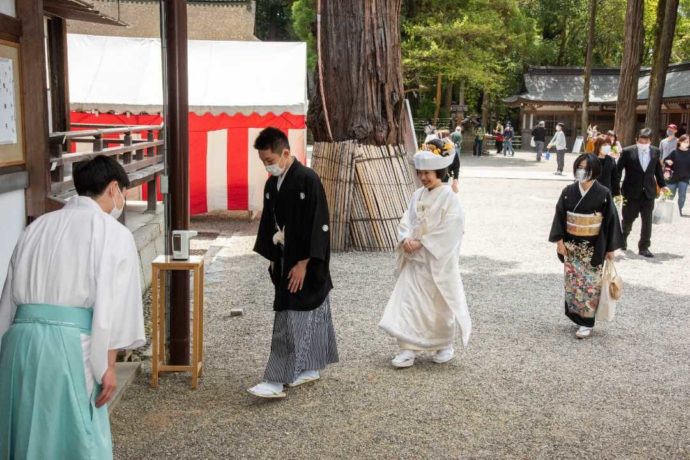 ウェディング絆の神前結婚式の新郎新婦の様子