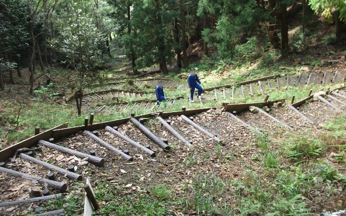 国吉城址まで30分の登山道