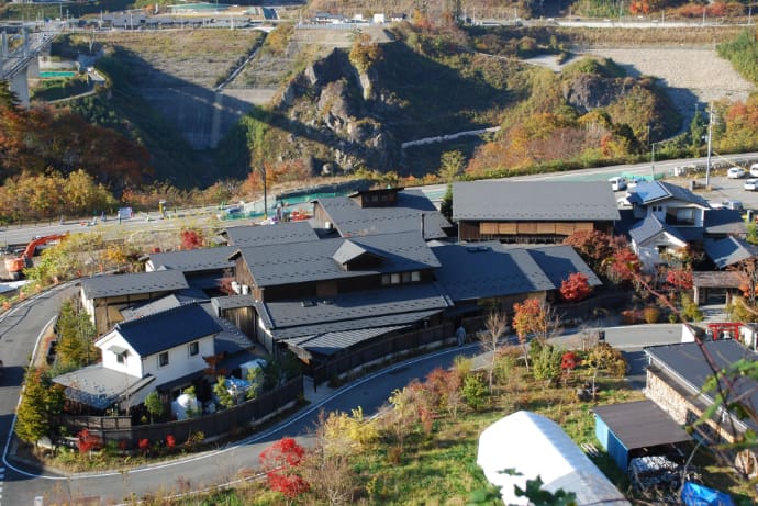 上から見た川原湯温泉 山木館