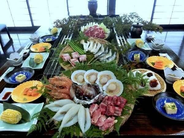 森の宿遊星館の海鮮囲炉裏料理の写真